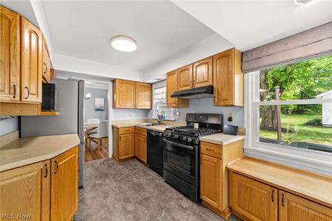 1623 Sunview Road Lyndhurst OH 44124