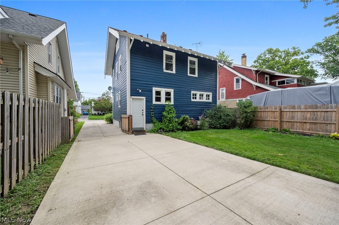 16819 Bradgate Avenue Cleveland OH 44111
