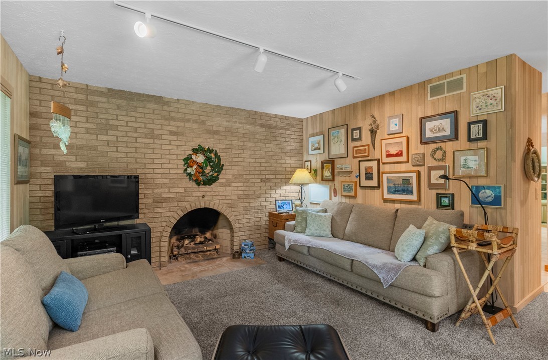 1337 Springwood SE Warren OH 44484
