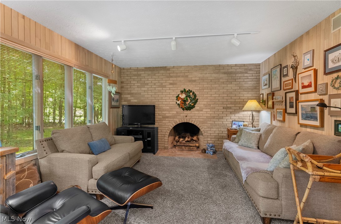 1337 Springwood SE Warren OH 44484