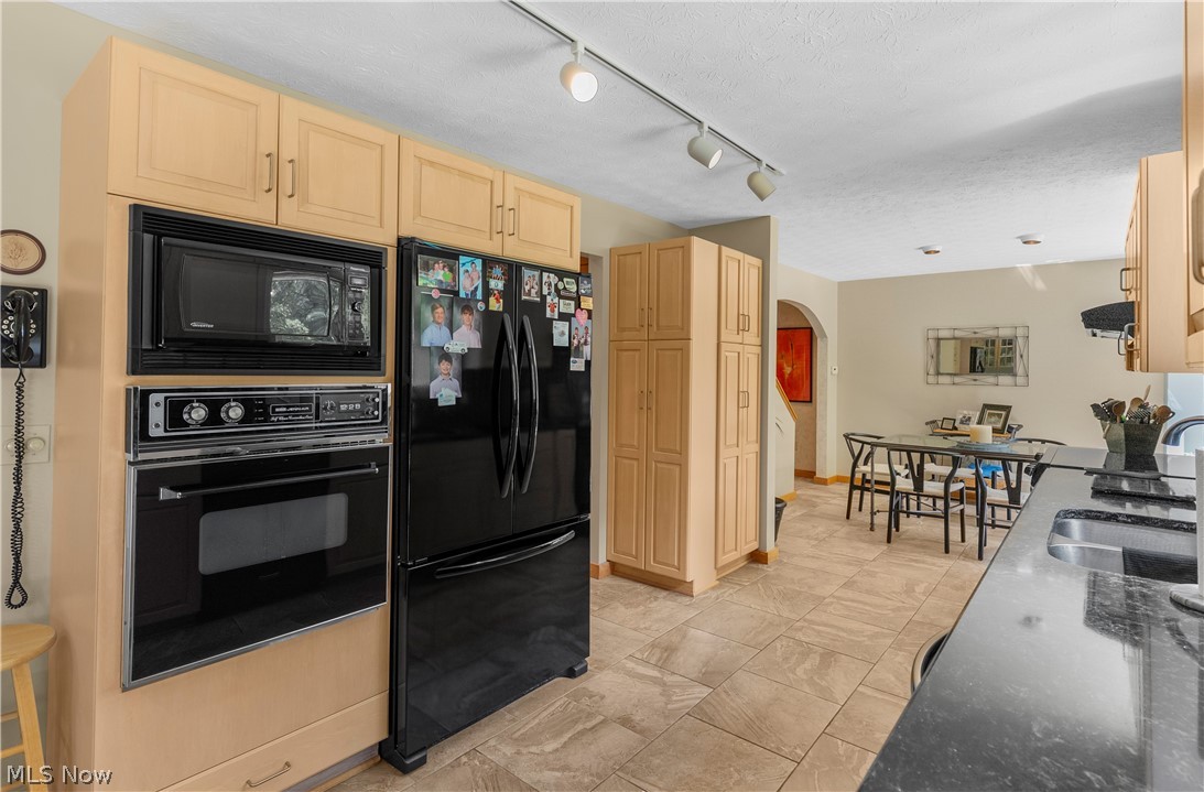 1337 Springwood SE Warren OH 44484