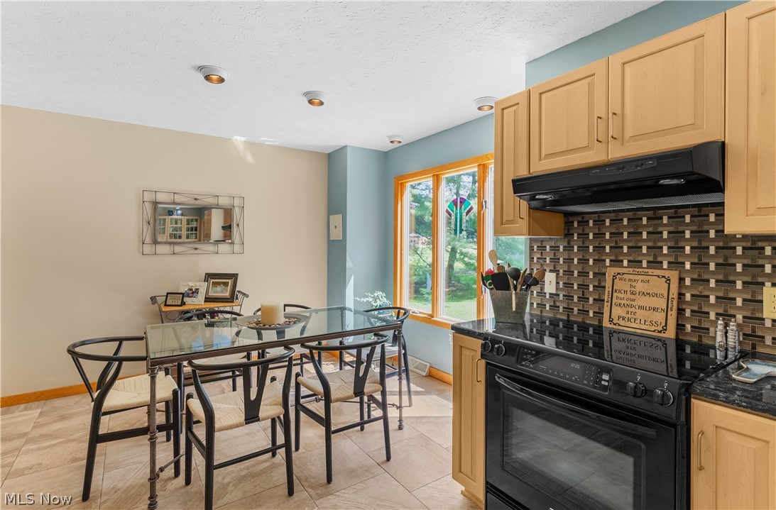 1337 Springwood SE Warren OH 44484