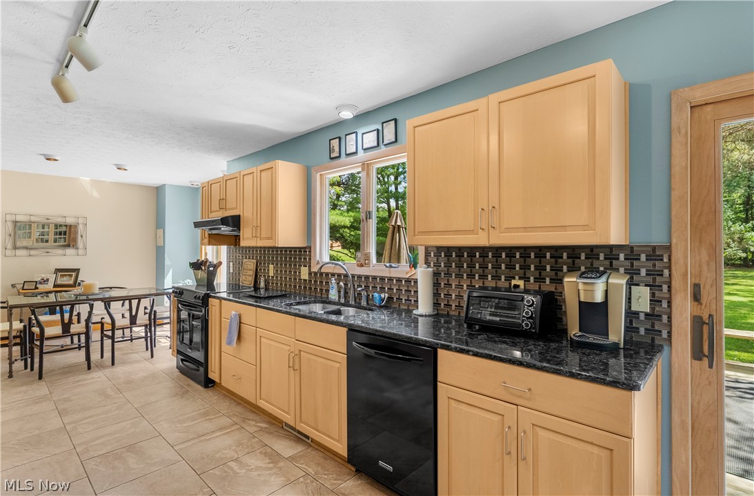 1337 Springwood SE Warren OH 44484