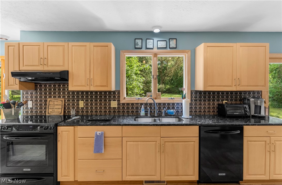 1337 Springwood SE Warren OH 44484