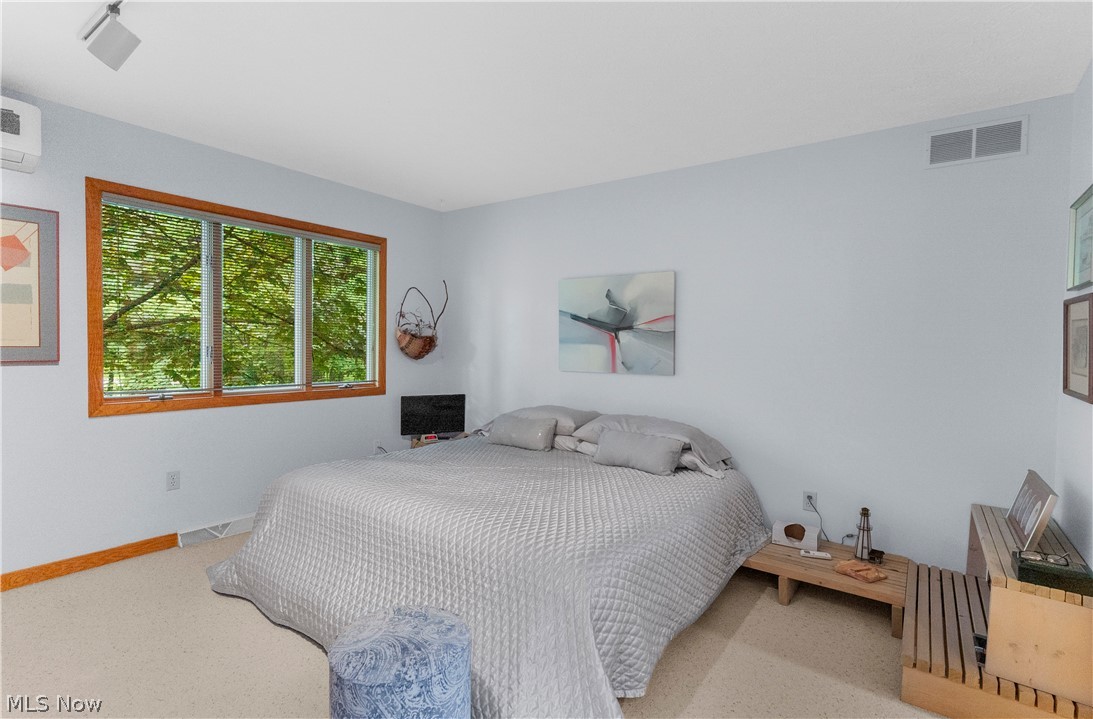 1337 Springwood SE Warren OH 44484