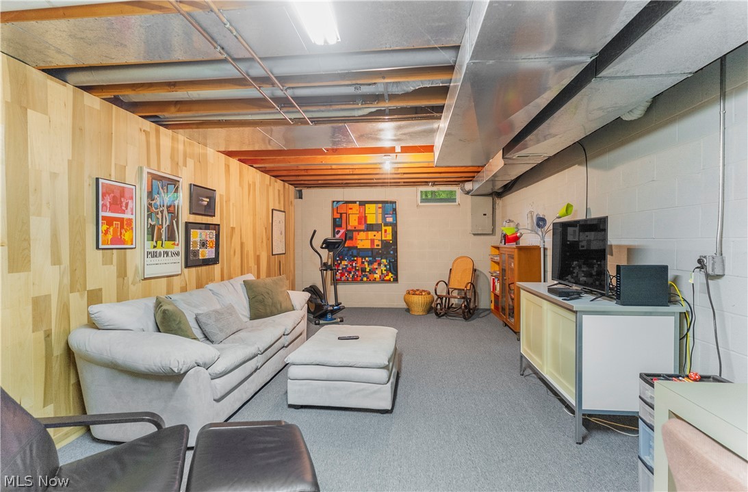 1337 Springwood SE Warren OH 44484