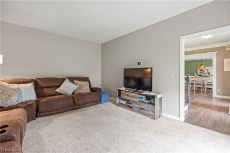 809 Adam Run Drive Cuyahoga Falls OH 44223