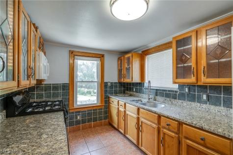 2718 Northland Street Cuyahoga Falls OH 44221