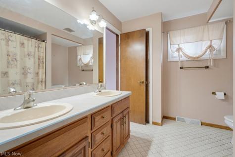 16331 Canterbury Drive Strongsville OH 44136