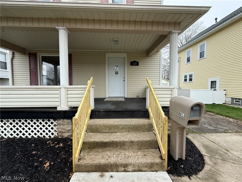 728 Oak Street NW New Philadelphia OH 44663
