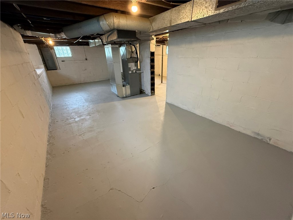 728 Oak Street NW New Philadelphia OH 44663