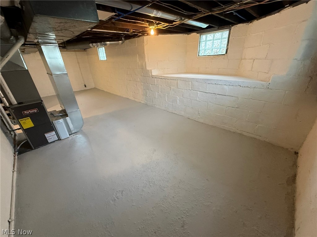 728 Oak Street NW New Philadelphia OH 44663