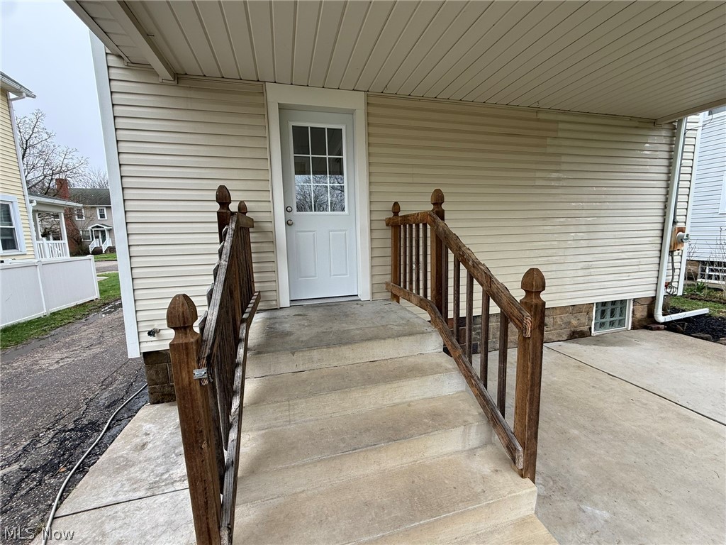 728 Oak Street NW New Philadelphia OH 44663