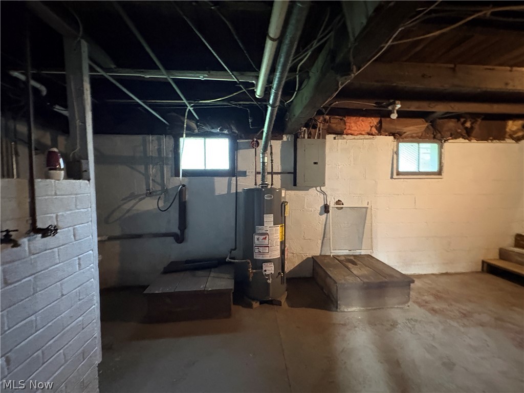 210 W 3rd Street Uhrichsville OH 44683