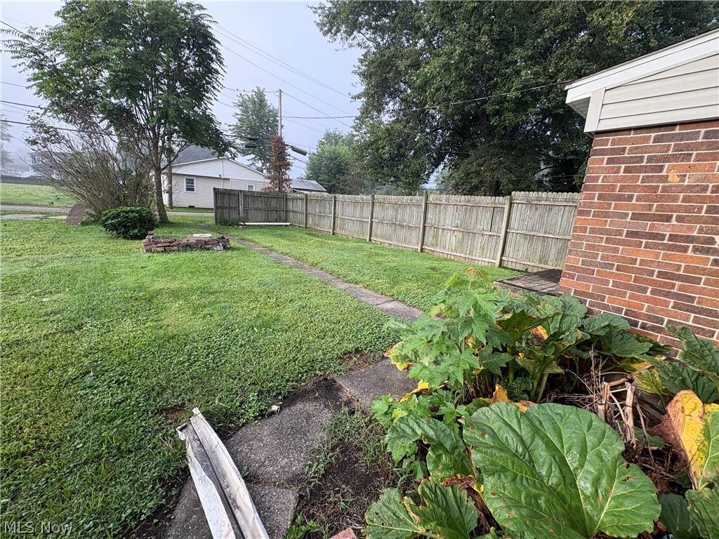 210 W 3rd Street Uhrichsville OH 44683