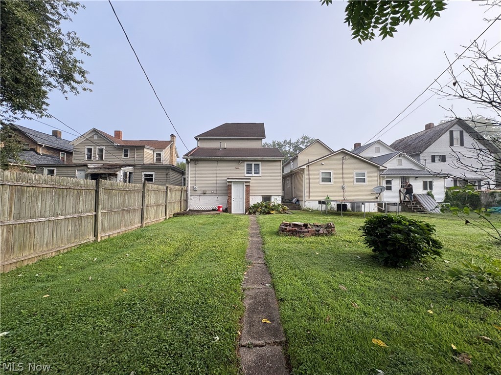 210 W 3rd Street Uhrichsville OH 44683