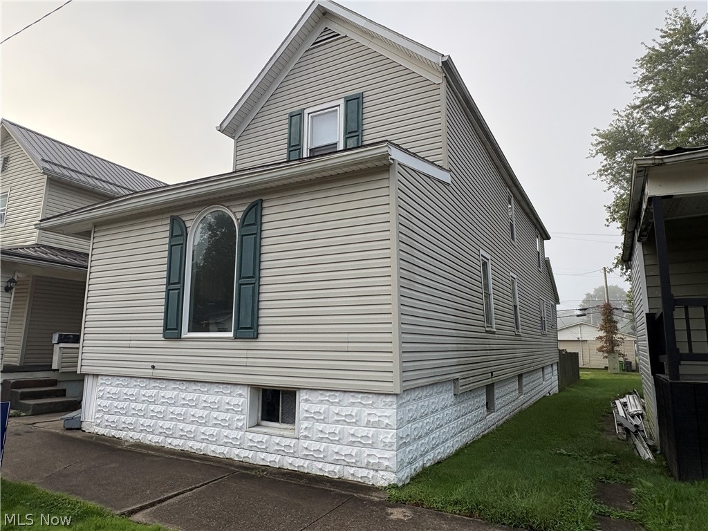 210 W 3rd Street Uhrichsville OH 44683