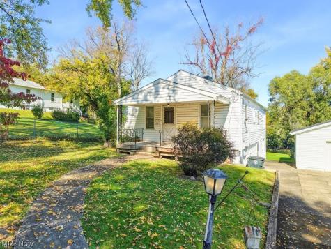 2417 Kermit Avenue Akron OH 44305