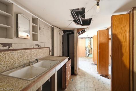 2417 Kermit Avenue Akron OH 44305