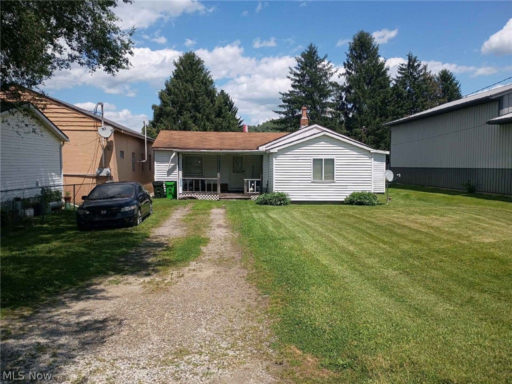 1641 Roanoke Avenue Uhrichsville OH 44683