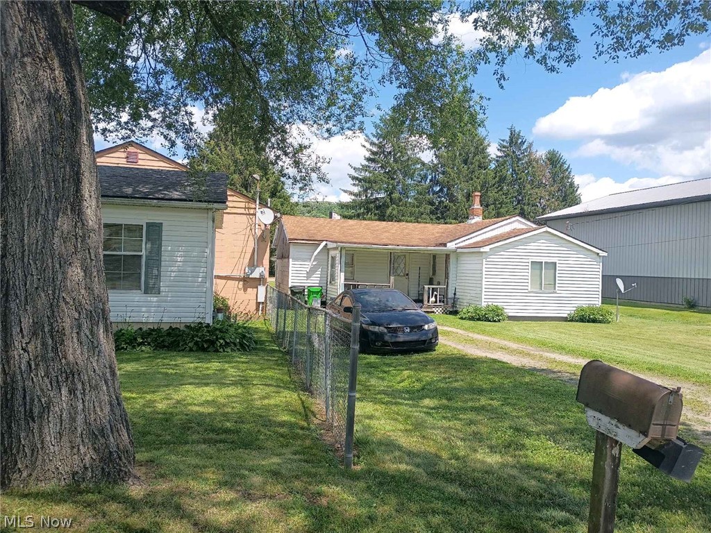 1641 Roanoke Avenue Uhrichsville OH 44683
