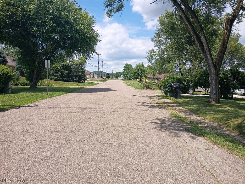 1641 Roanoke Avenue Uhrichsville OH 44683