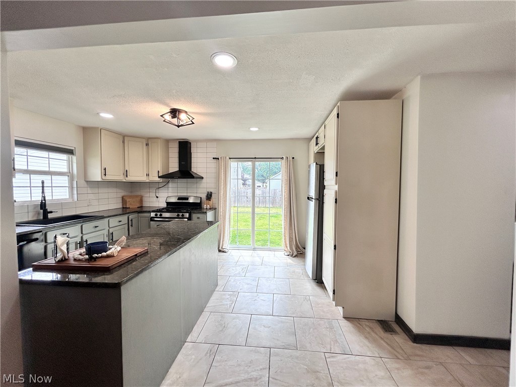 758 E 348th Street Eastlake OH 44095
