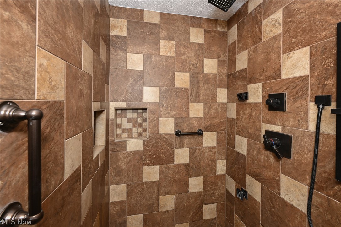 18 Manning Road Mogadore OH 44260
