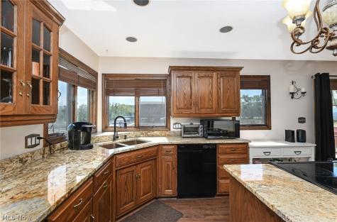 18 Manning Road Mogadore OH 44260