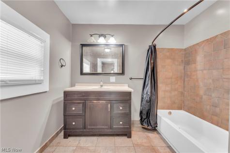 5628 Pacific Avenue Cleveland OH 44102