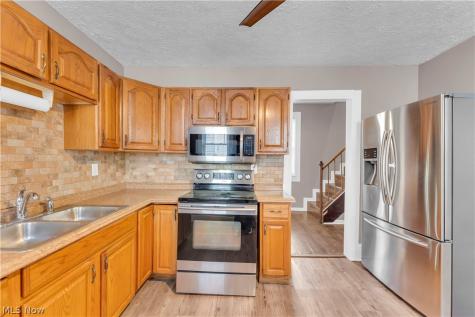 5628 Pacific Avenue Cleveland OH 44102
