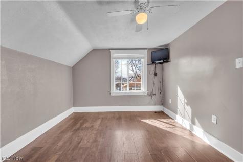 5628 Pacific Avenue Cleveland OH 44102