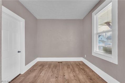 5628 Pacific Avenue Cleveland OH 44102