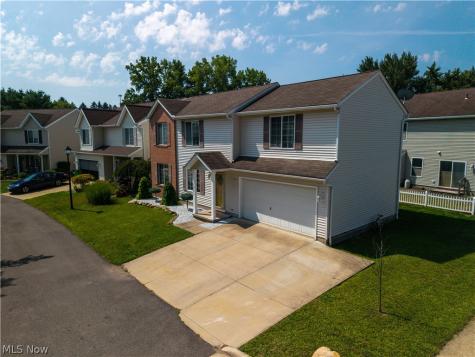 1271 Oxford Circle Akron OH 44312
