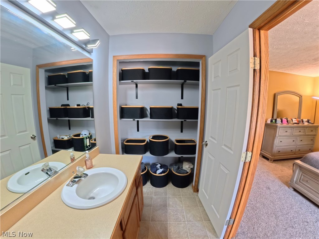 1271 Oxford Circle Akron OH 44312