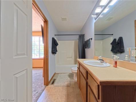 1271 Oxford Circle Akron OH 44312