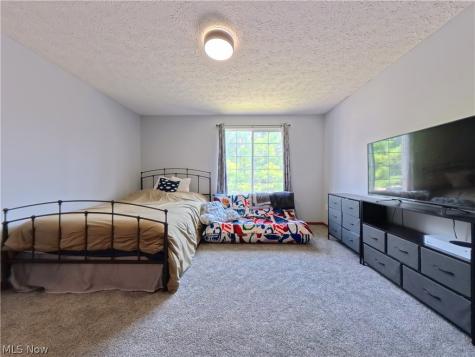 1271 Oxford Circle Akron OH 44312