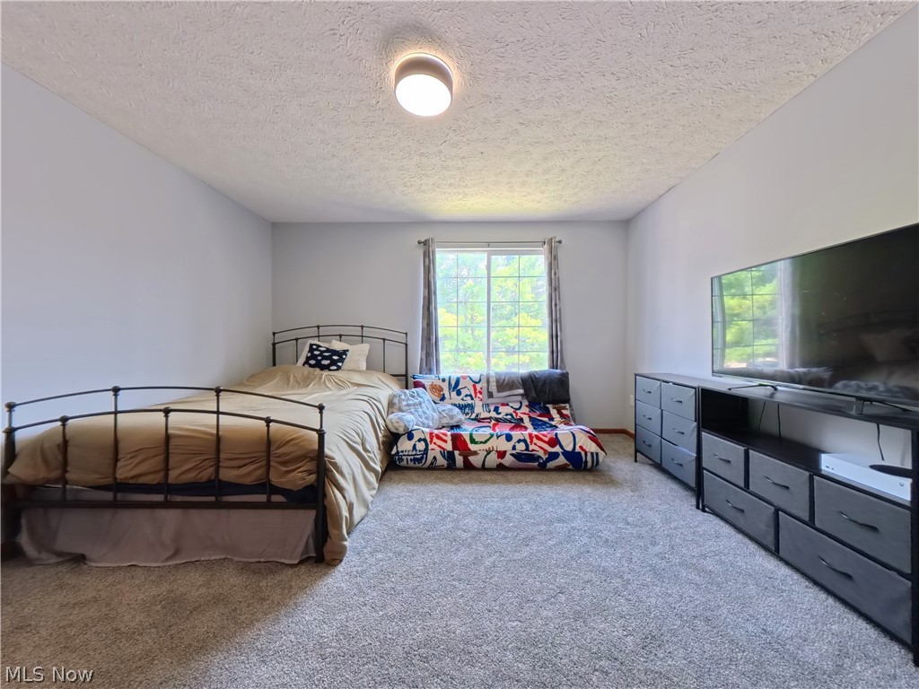 1271 Oxford Circle Akron OH 44312