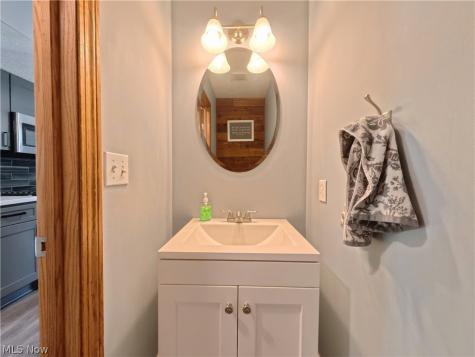 1271 Oxford Circle Akron OH 44312