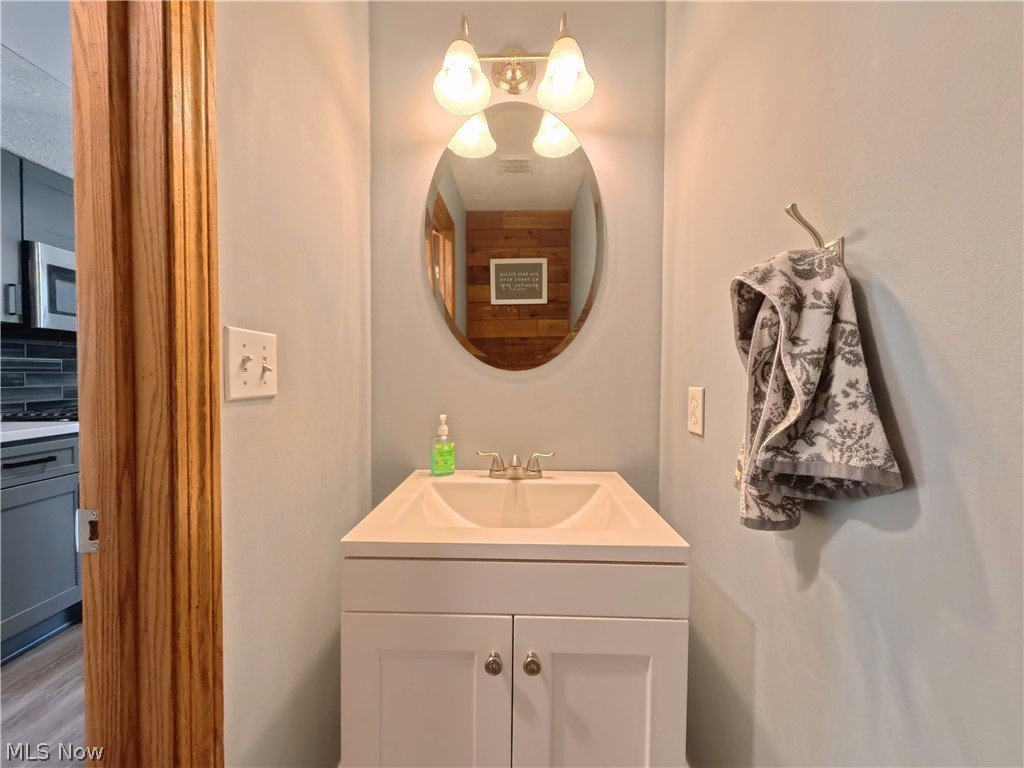 1271 Oxford Circle Akron OH 44312