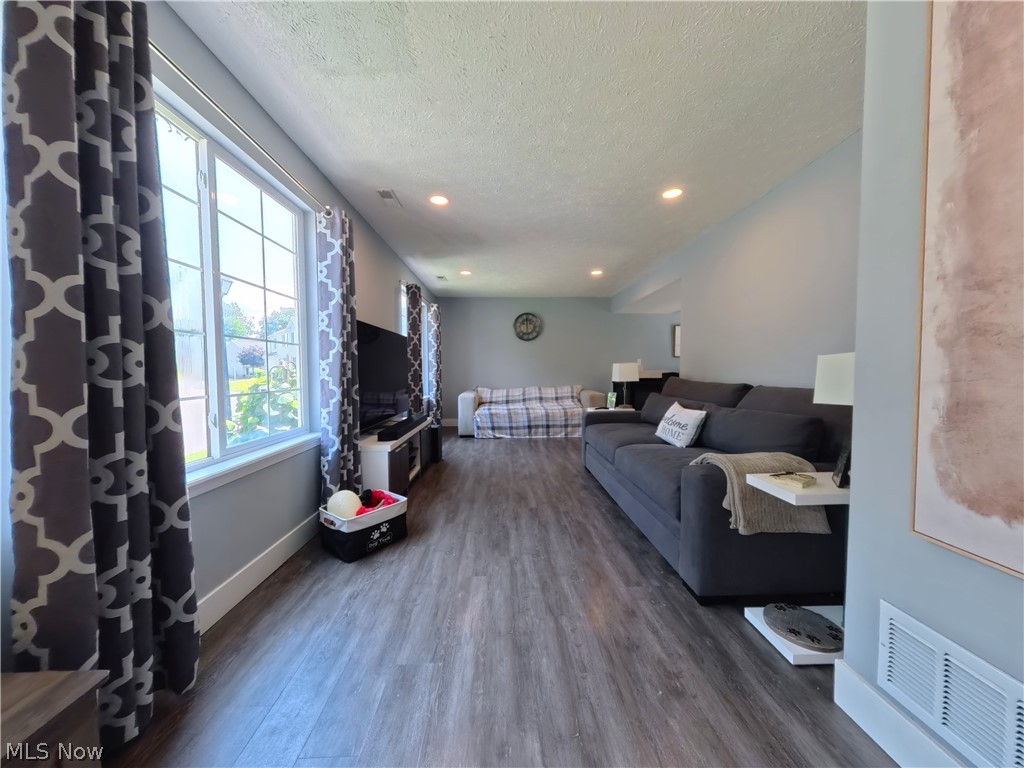 1271 Oxford Circle Akron OH 44312