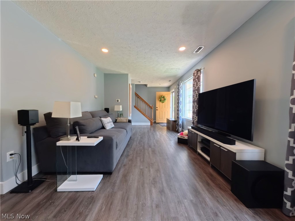1271 Oxford Circle Akron OH 44312