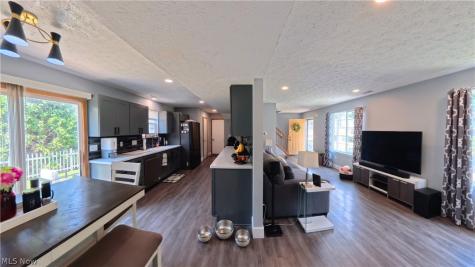 1271 Oxford Circle Akron OH 44312