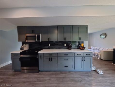 1271 Oxford Circle Akron OH 44312