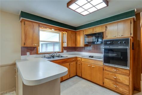 1402 Brookwood Drive Mogadore OH 44260
