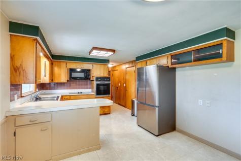 1402 Brookwood Drive Mogadore OH 44260