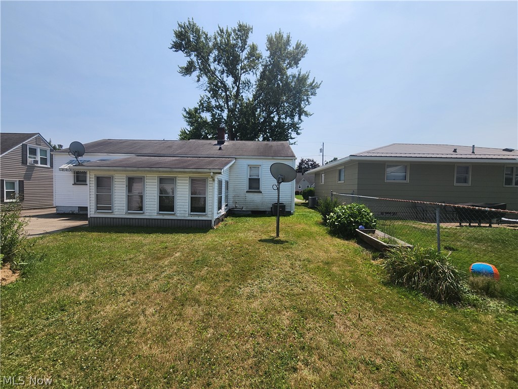 105 Helena Drive Struthers OH 44471