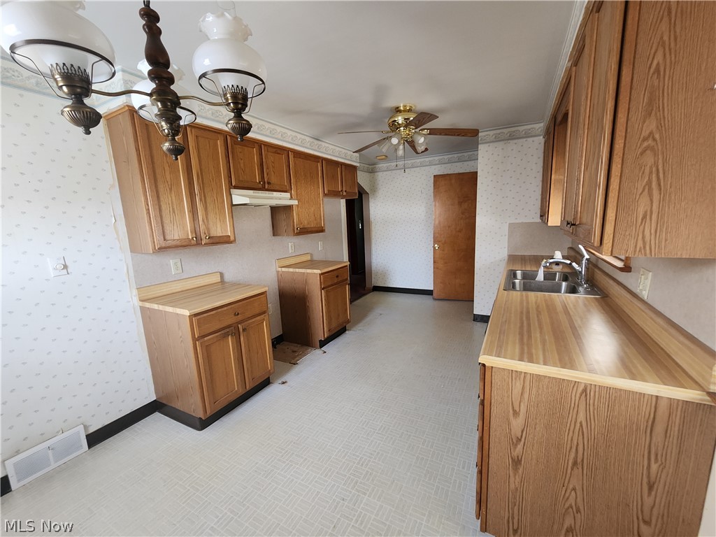 105 Helena Drive Struthers OH 44471