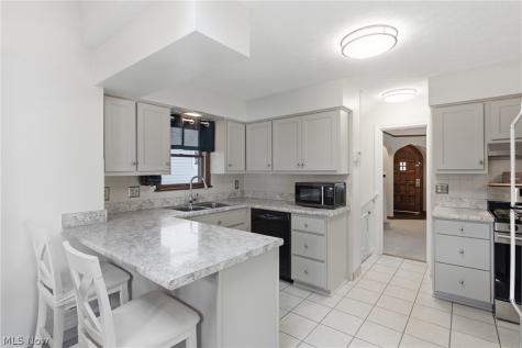 8005 Dresden Avenue Parma OH 44129