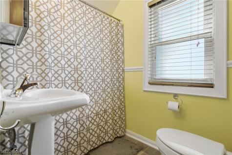 8005 Dresden Avenue Parma OH 44129